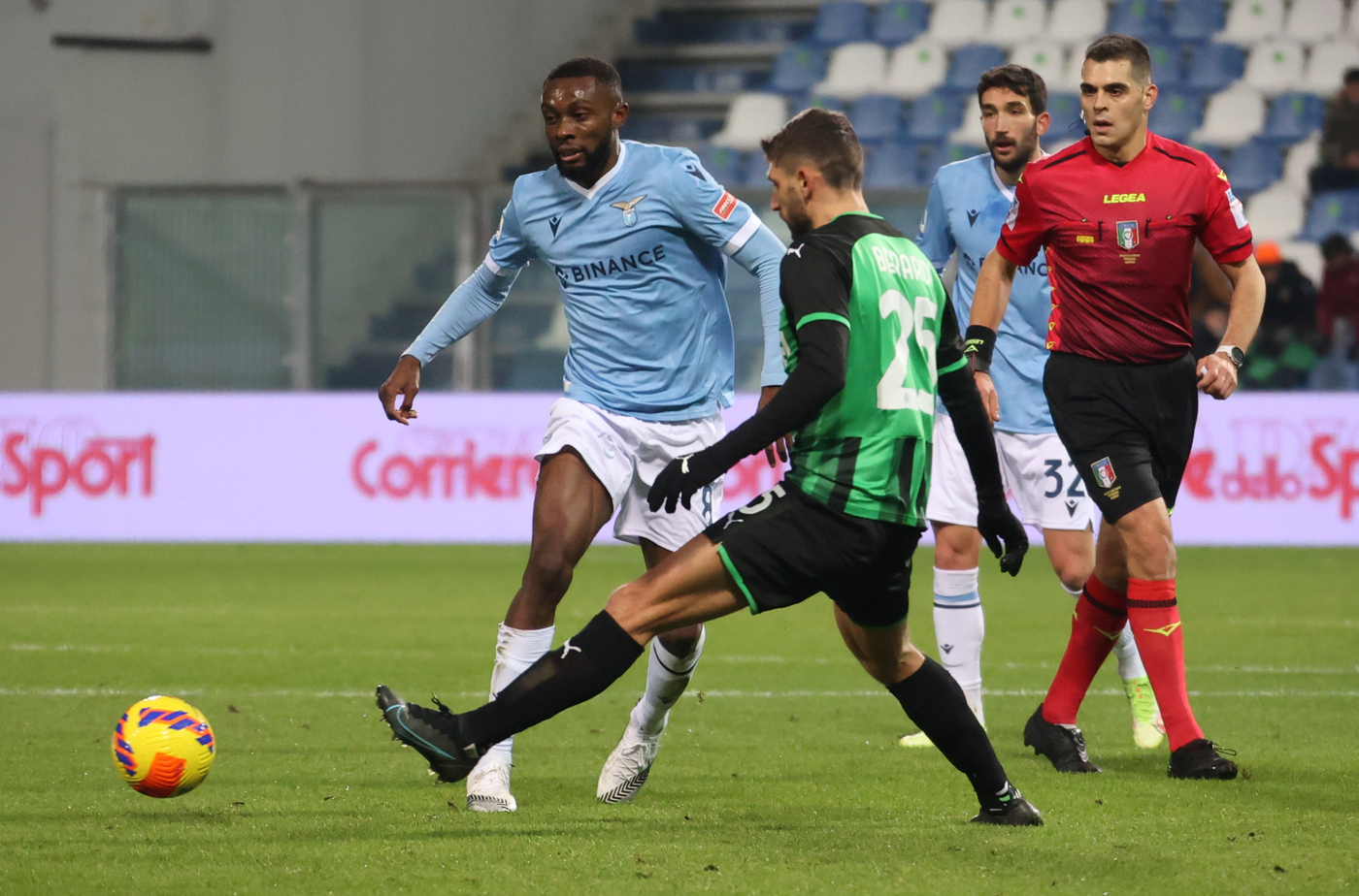 Akpa Akpro in azione in Sassuolo Lazio