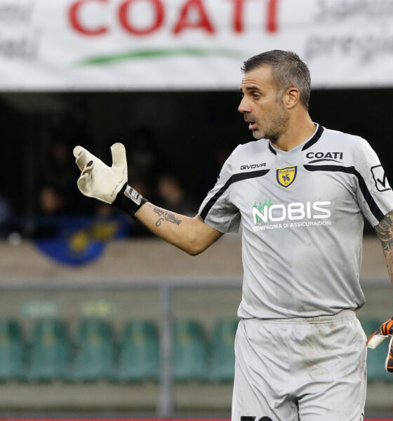 Stefano Sorrentino in campo