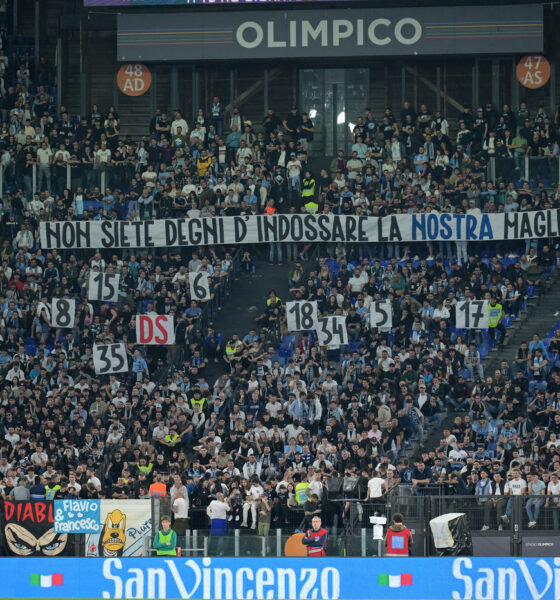 Lo striscione in Curva Nord