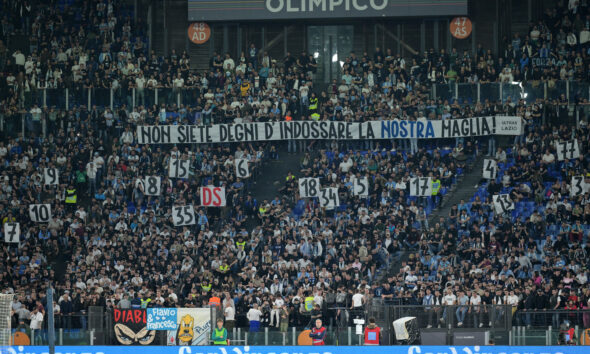 Lo striscione in Curva Nord