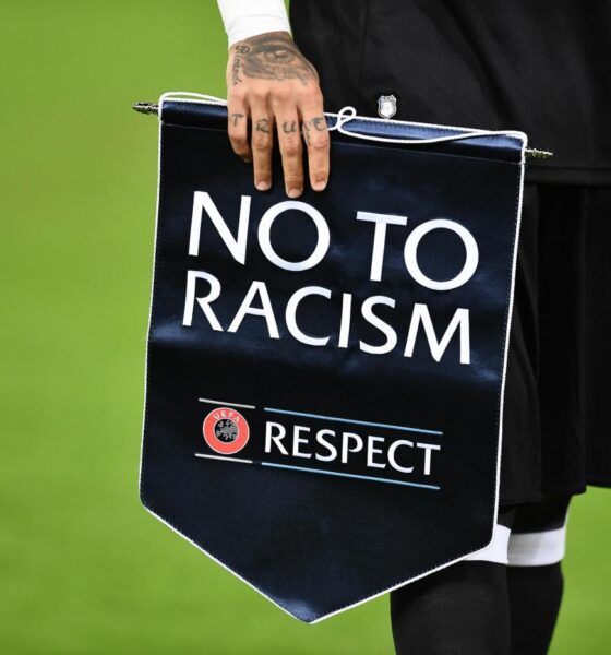 Gagliardetto UEFA contro il razzismo