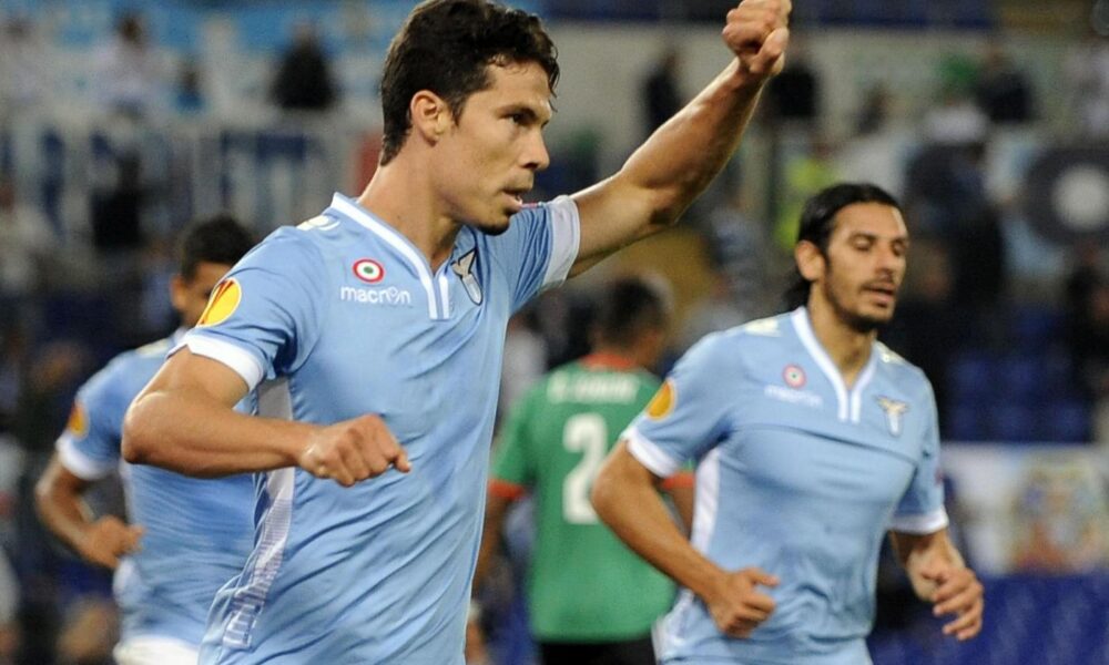 Hernanes con la maglia della Lazio, gli auguri della società per il suo compleanno del 29 maggio