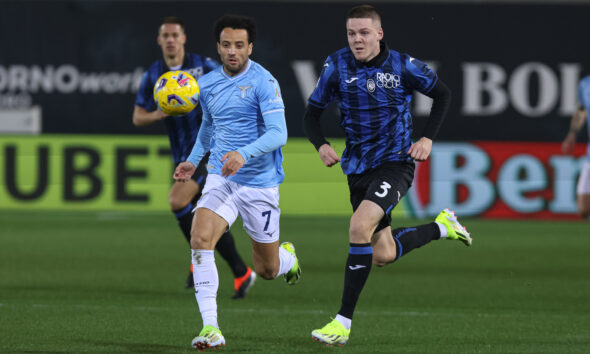 Holm corre con Felipe Anderson