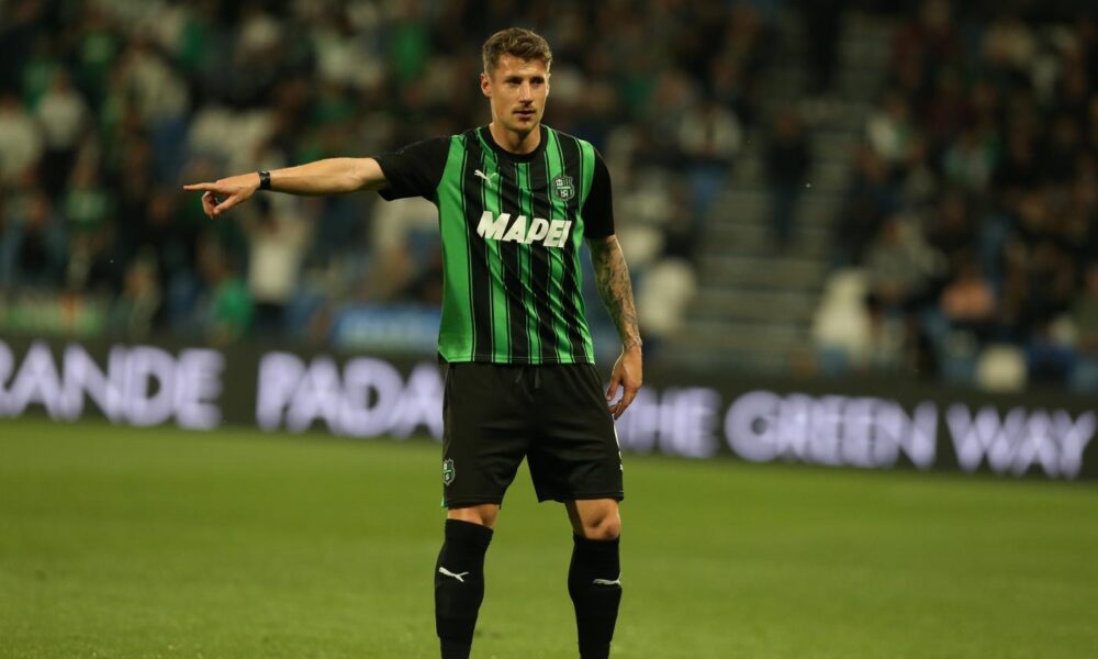 Andrea Pinamonti con la maglia del Sassuolo verso la Lazio