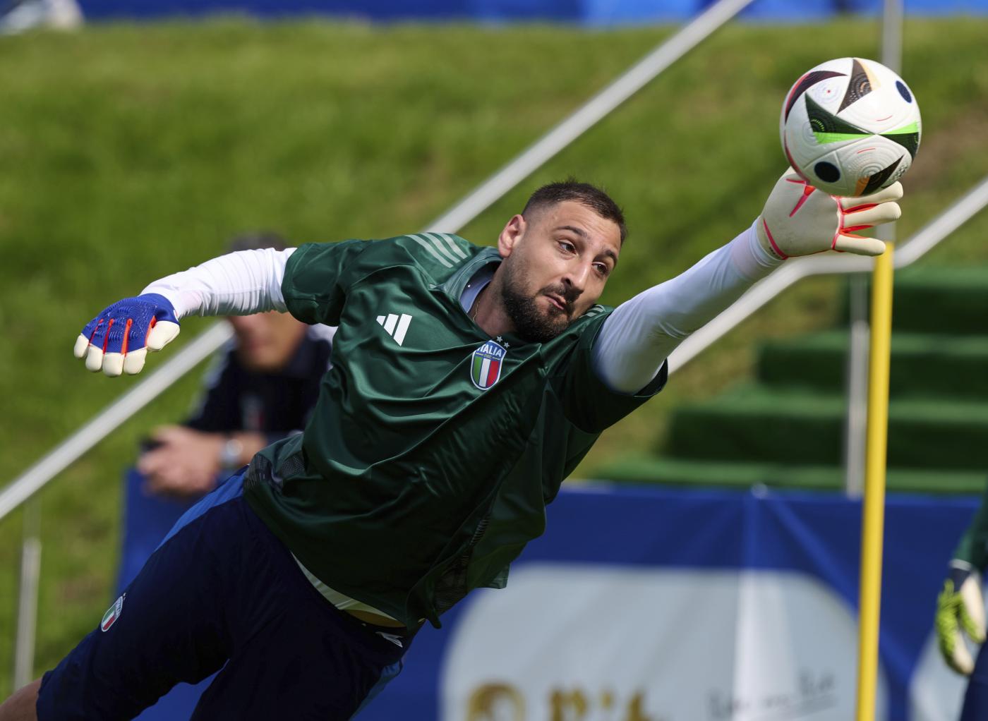 Donnarumma in allenamento