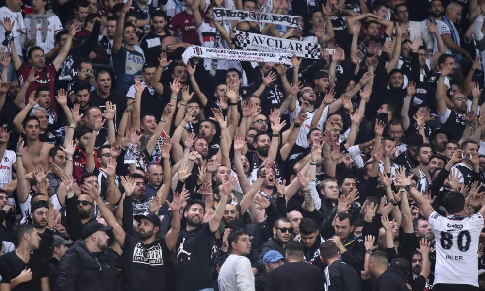 Tifosi del Besiktas sugli spalti