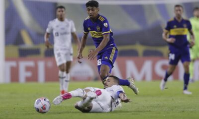 Medina in azione con la maglia del Boca Juniors