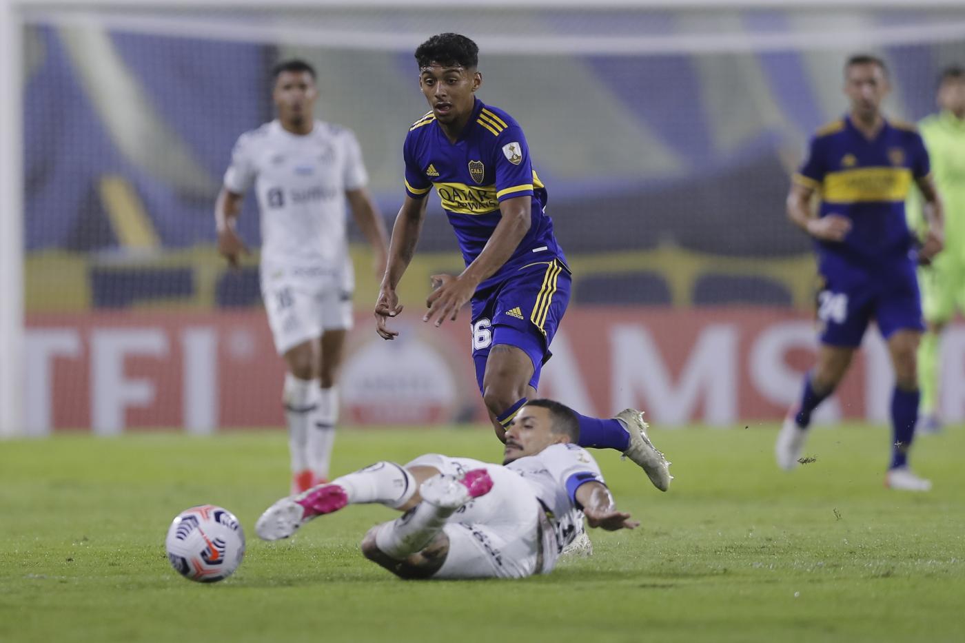 Medina in azione con la maglia del Boca Juniors