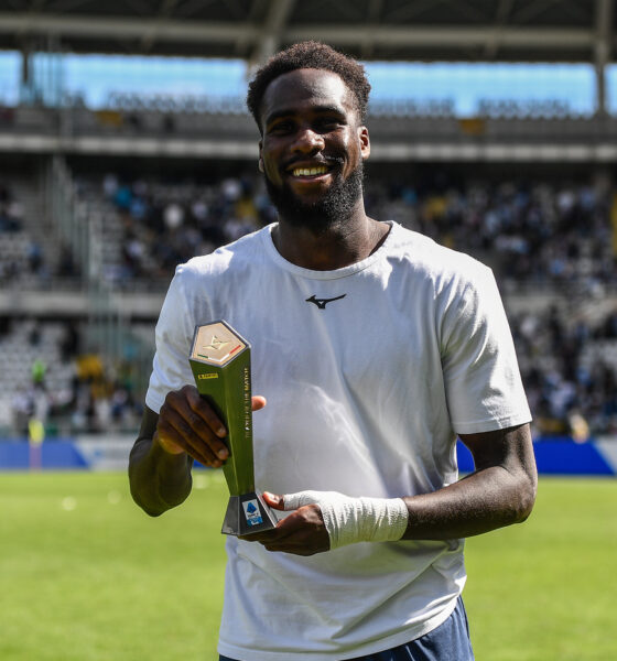 Dia con il premio di migliore in campo contro il Torino