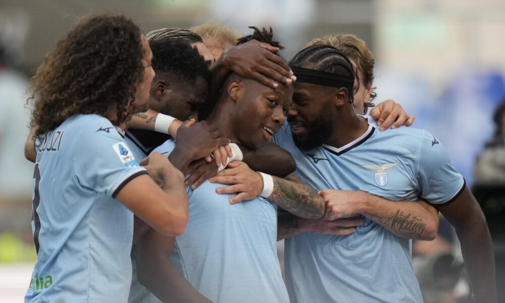 Giocatori della Lazio in festa