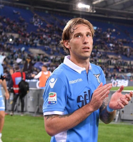 Lucas Biglia con la maglia della Lazio