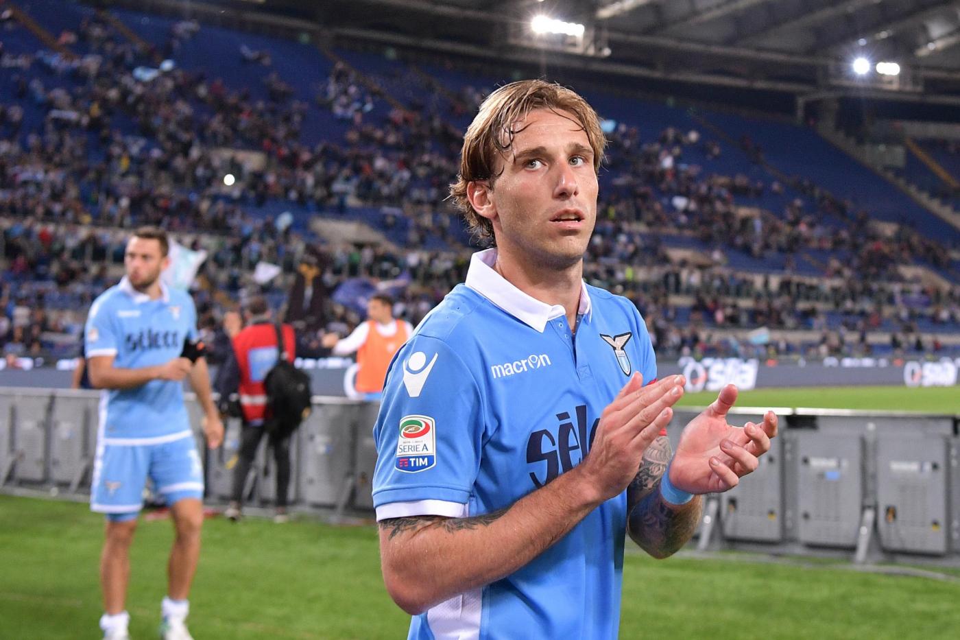 Lucas Biglia con la maglia della Lazio