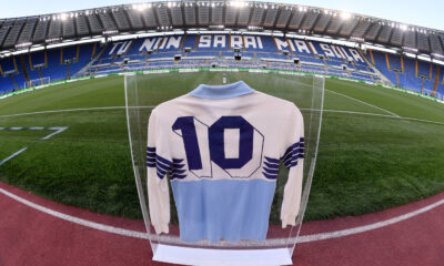 Una maglia celebrativa della Lazio