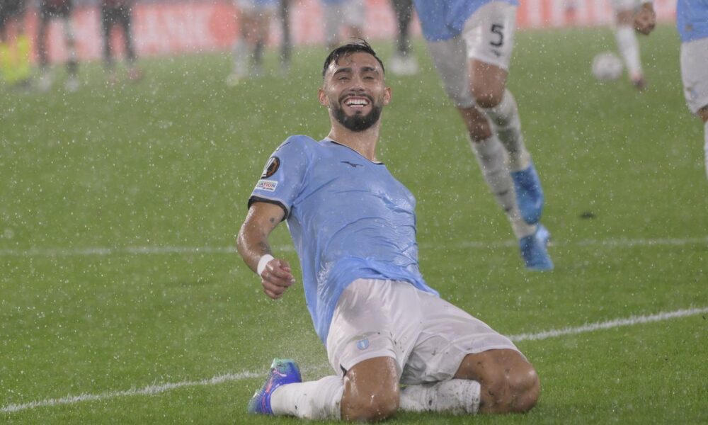 Castellanos esulta sotto la pioggia dell'Olimpico durante Lazio-Nizza