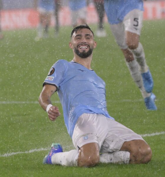 Castellanos esulta sotto la pioggia dell'Olimpico durante Lazio-Nizza