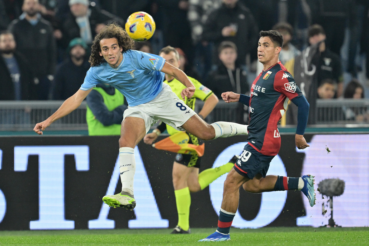 Guendouzi in azione contro il Genoa