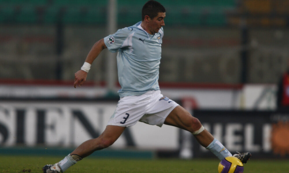 Kolarov con la maglia della Lazio