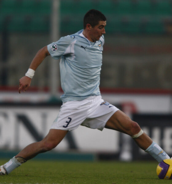 Kolarov con la maglia della Lazio