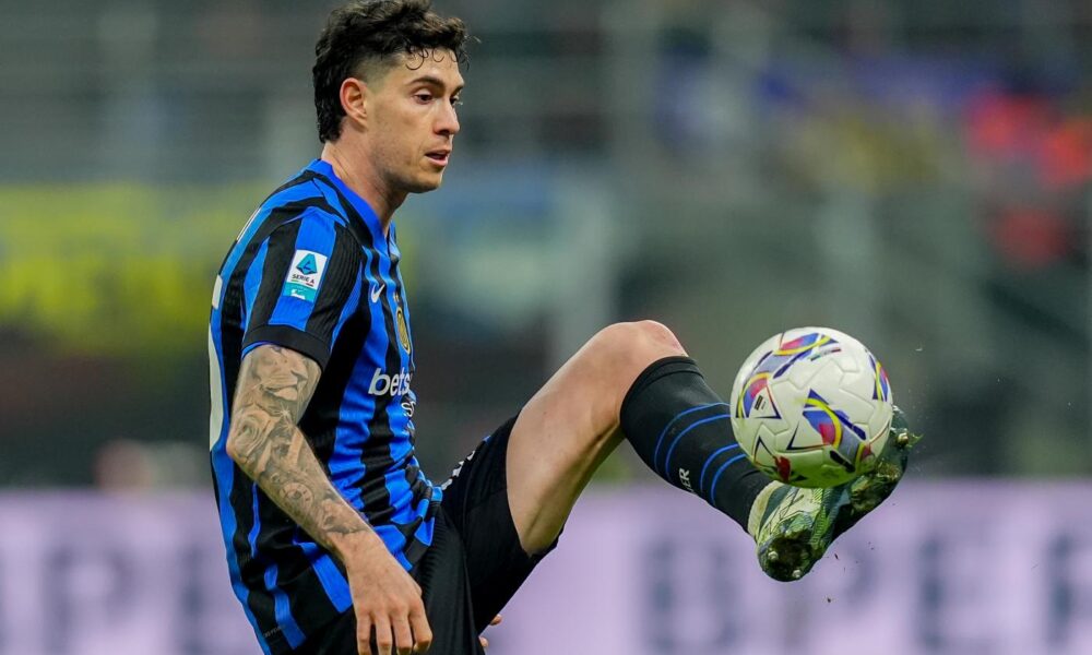 Alessandro Bastoni con la maglia dell'Inter