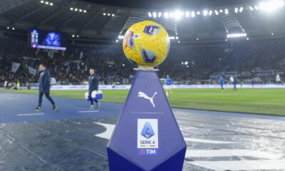 Pallone Serie A in primo piano allo Stadio Olimpico di Roma