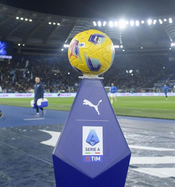 Pallone Serie A in primo piano allo Stadio Olimpico di Roma