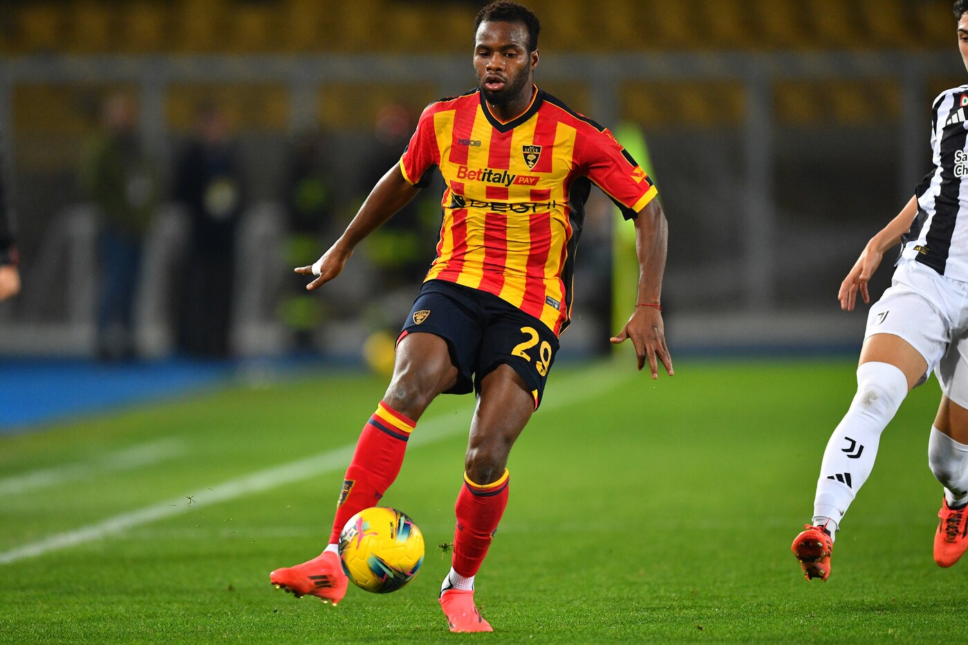 Coulibaly con la maglia del Lecce