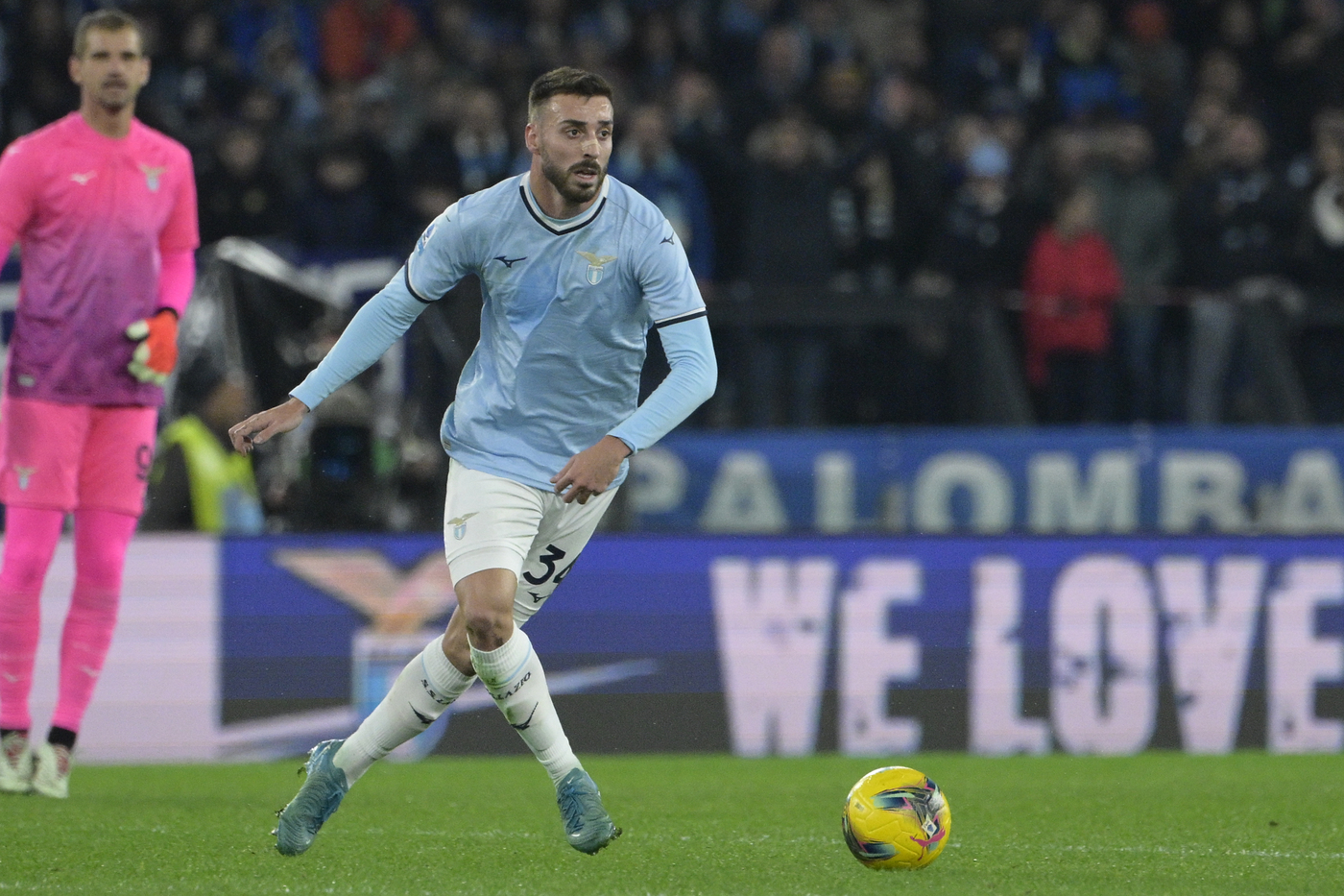 Mario Gila in azione con la Lazio