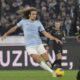 Guendouzi in azione in Lazio-Atalanta, Serie A 2024/25.