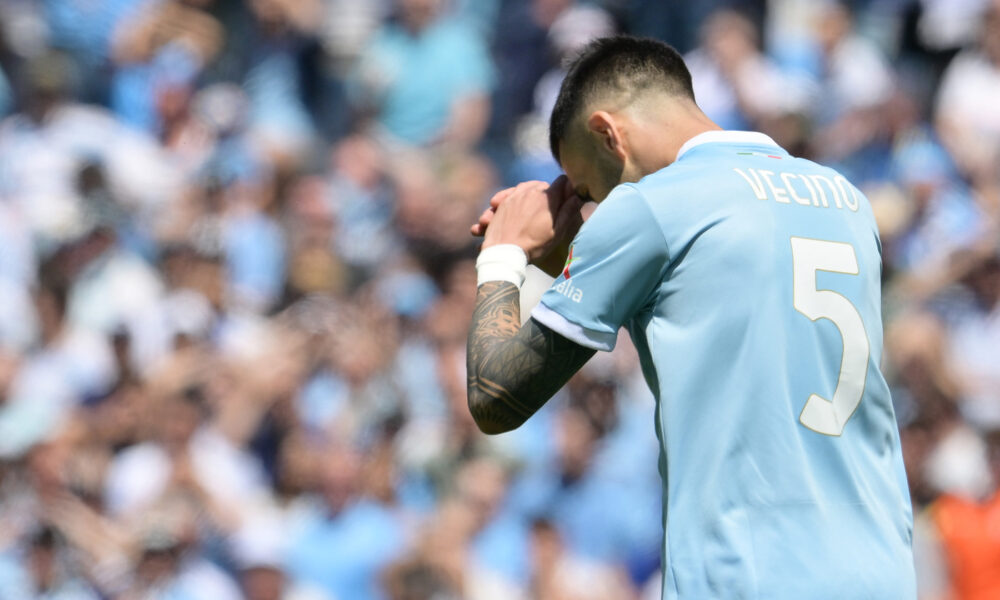 Vecino con la maglia della Lazio