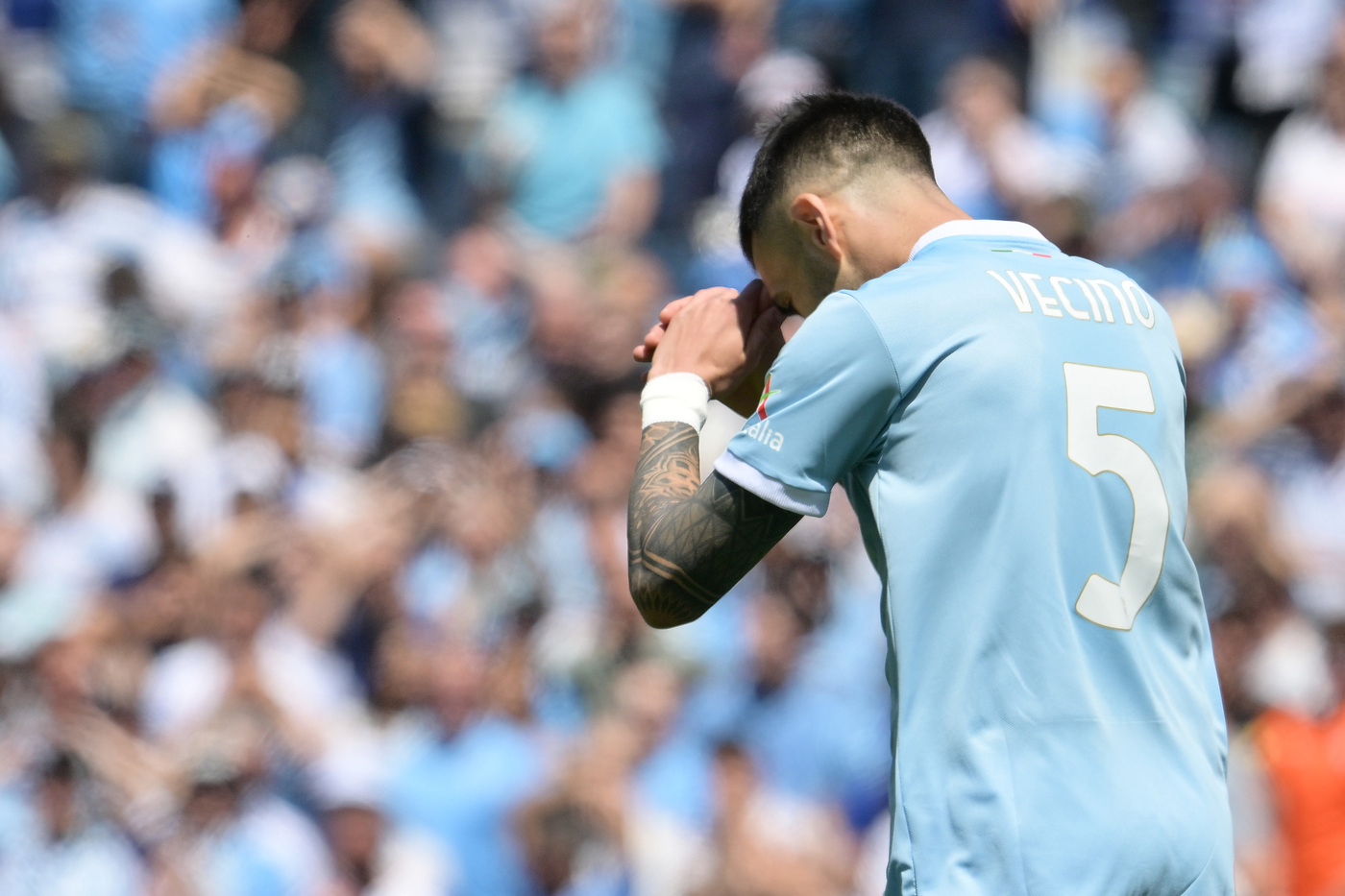 Vecino con la maglia della Lazio