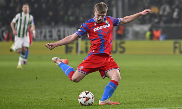 Cerv in azione con il Viktoria Plzen