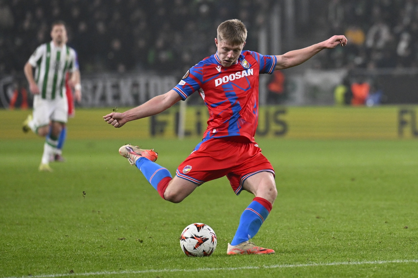 Cerv in azione con il Viktoria Plzen